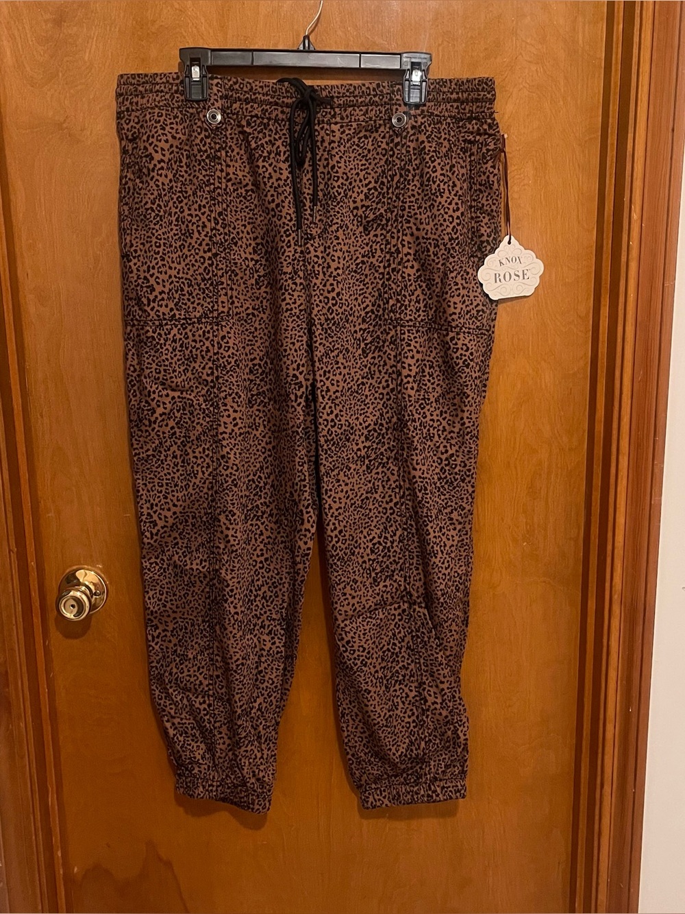 Knox Rose women’s Brown Leopard Print Jogger Pants